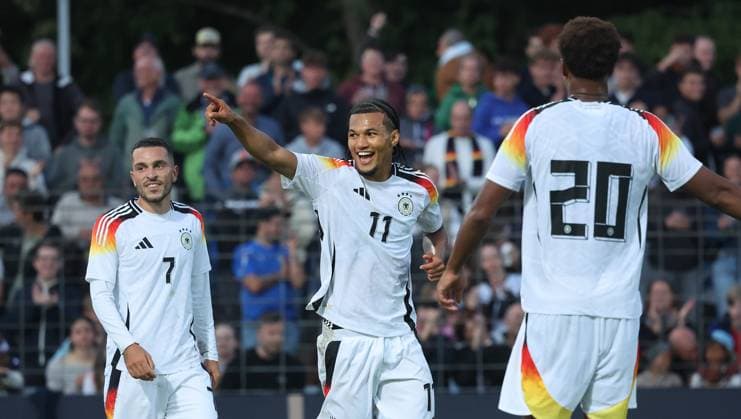 Reutlingen , International soccer match U20 Germany vs U20 Italy , center Paris Brunner GER