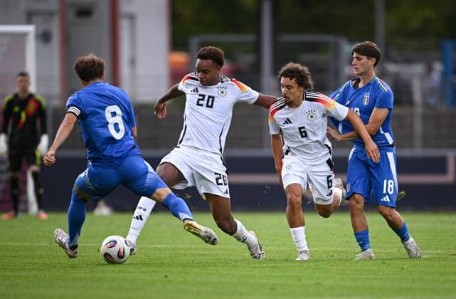 Soccer U 20 Test Laenderspiel in Reutlingen 09 09 2025 Germany Italy Luca Di Maggio left, Italy against Assan Ouedraogo 2 f left, Germany and Rafael Lubach 2 f right, Germany and Mattia Liberali right, Italy