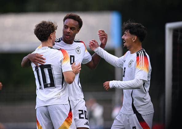 Soccer U 20 Test Laenderspiel in Reutlingen 09 09 2025 Germany Italy JUBEL Germany Maurice Krattenmacher, goal scorer to 1 0 Assan Ouedraogo and Laurin Ulrich f li