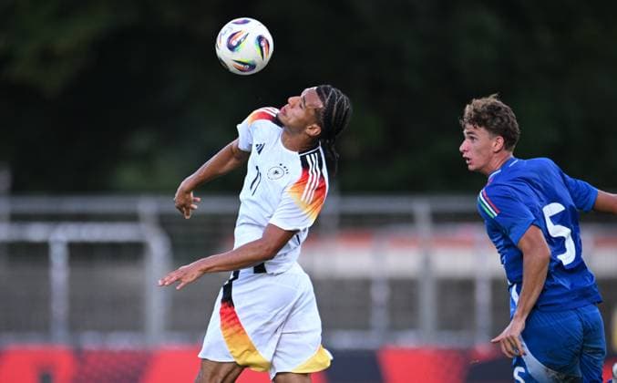 Soccer U 20 Test Laenderspiel in Reutlingen 09 09 2025 Germany Italy Paris Brunner left, Germany against Andrea Natali right, Italy