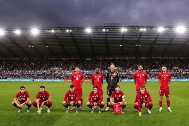 Swansea, Wales, 9th September 2025. Wales players line up ahead of the Wales vs Canada International Friendly, Länderspiel, Nationalmannschaft match at the Swansea.Com Stadium, Swansea. Picture credit should read: Gareth Evans Sportimage EDITORIAL USE ONLY. No use with unauthorised audio, video, data, fixture lists, club league logos or live services. Online in-match use limited to 120 images, no video emulation. No use in betting, games or single club league player publications. SPI_013_GE_WAL_CAN SPI-4116-0013