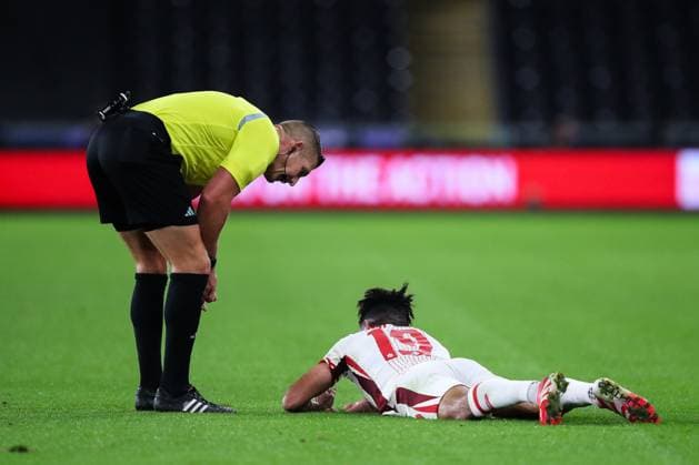 Swansea, Wales, 9th September 2025. Referee Robert Jones checks on Nathan Saliba of Canada after he goes down injured during the Wales vs Canada International Friendly, Länderspiel, Nationalmannschaft match at the Swansea.Com Stadium, Swansea. Picture credit should read: Gareth Evans Sportimage EDITORIAL USE ONLY. No use with unauthorised audio, video, data, fixture lists, club league logos or live services. Online in-match use limited to 120 images, no video emulation. No use in betting, games or single club league player publications. SPI_021_GE_WAL_CAN SPI-4116-0020