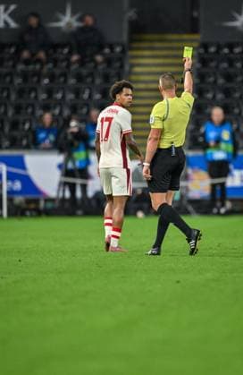 Wales v Canada International Friendly, Länderspiel, Nationalmannschaft Tajon Buchanan of Canada receives a yellow card from Robert Jones during the International Friendly match between Wales and Canada at Swansea.com Stadium, Swansea UK Newspapers OUT Copyright: xPaulxRuberyx FIL-22196-0037