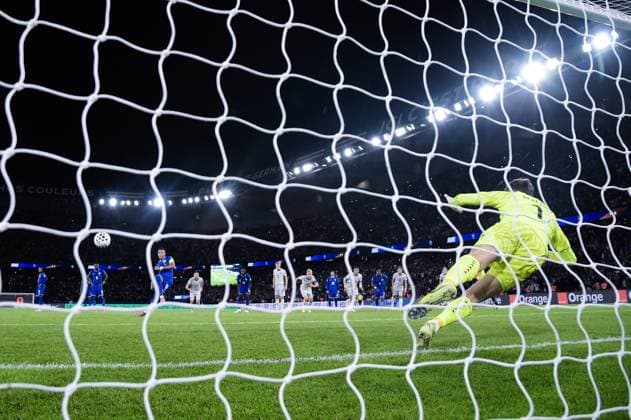 FOOTBALL : France vs Islande - Paris - 09 09 2025 Photo taken with a remote camera - Kylian Mbappe ( 10 - France ) beats Elias Rafn Olafsson ( 1 - Iceland ) and scores his penalty during the European Qualifying round match between France and Iceland at Parc des Princes on September 09, 2025 in Paris, France. ( Photo by Federico Pestellini PsnewZ ) - Parc des PrincesFrance  Copyright: xFedericoxPestellinix