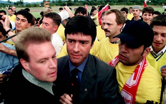 11.07.98 Grasshopper Zürich - Fenerbahce Istanbul Deutschland, Teningen, 11.07.1998, Fussball, Testspiel, Grasshopper Zürich - Fenerbahce Istanbul (2:2): Joachim Löw (Trainer Fenerbahce Istanbul). *** 11 07 98 Grasshopper Zürich Fenerbahce Istanbul Germany, Teningen, 11 07 1998, Soccer, Test match, Grasshopper Zürich Fenerbahce Istanbul 2 2 Joachim Löw Coach Fenerbahce Istanbul