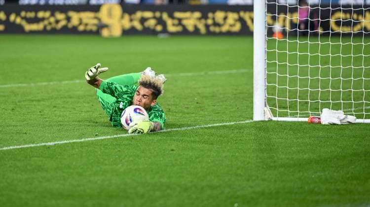 Wales v Canada International Friendly, Länderspiel, Nationalmannschaft Dayne St. Clair of Canada keeps the ball in play during the International Friendly match between Wales and Canada at Swansea.com Stadium, Swansea UK Newspapers OUT Copyright: xPaulxRuberyx FIL-22196-0051