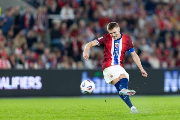 Martin Odegaard (10 Norway) shoots the ball during the UEFA European Qualifiers for 2026 World Cup football game between Norway and Moldova at Ullevaal Stadium in Oslo, Norway  Copyright: xAnexFrosakerx xSPPx Sportspressphoto_SPR23391