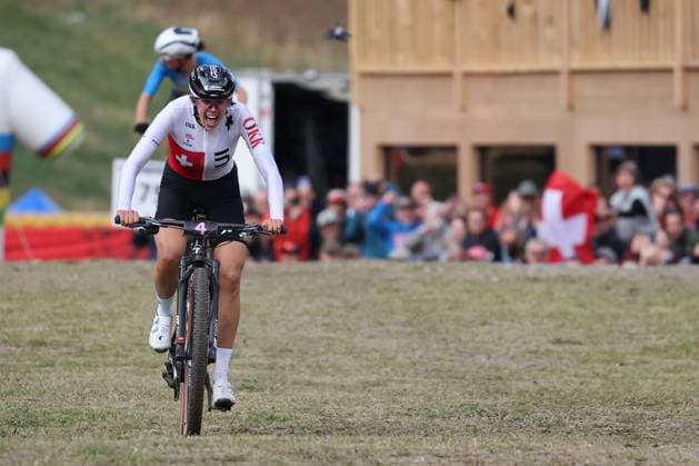 09 09 2025, Zermatt, Valais 2025 UCI Mountain Bike World Championships, Alessandra Keller 4 SUI , today s Gold Medal finishing the race in front of everyone at the Cross Country Short Track Elite Women Final Zermatt Zermatt Valais Switzerland Copyright: xJustPictures.ch FrancescoxMinghettix jp-en-FrMi-MNG_6318