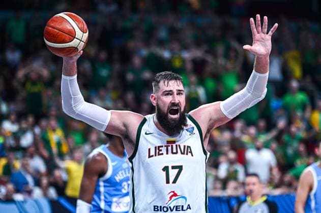 September 9, 2025, Riga, Riga, Latvia: 17 JONAS VALANCIUNAS of Lithuania plays during the FIBA EuroBasket 2025, Quarter-Finals match between Lithuania and Greece at Xiaomi Arena on September 9, 2025, in Riga, Latvia. Riga Latvia - ZUMAk160 20250909_zip_k160_035 Copyright: xStefanosxKyriazisx