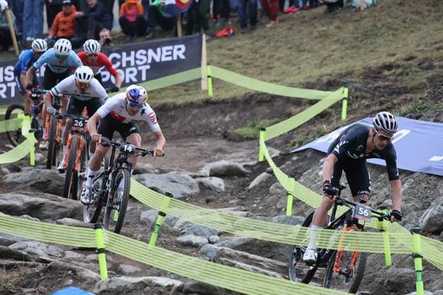09 09 2025, Zermatt, Valais 2025 UCI Mountain Bike World Championships, Lars Forster 14 SUI , Samuel Gaze 56 NZL , Jose Gerardo Ulloa Arevalo 26 MEX during the Cross Country Short Track Elite Men Final Zermatt Zermatt Valais Switzerland Copyright: xJustPictures.ch FrancescoxMinghettix jp-en-FrMi-MNG_6639