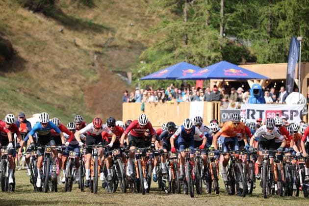 09 09 2025, Zermatt, Valais 2025 UCI Mountain Bike World Championships, Finn Treduler 2 SUI , today s Silver Medal, Cole Punchard 3 CAN , today s Bronze Medal, Gustav Pedersen 4 DEN , Rens Teunissen Van Manen 5 NED , Benjamin Krüger 7 GER , Thibaut Francois Baudry 9 ESP , Leo Lounela 10 SWE , Adrien Boichis 11 FRA , today s Gold Medal, Khalid Sidahmed 16 SUI , Tom Schellekens 21 NED , Daniel English 24 USA , Hugo Franco Gallego 26 ESP , Matteo Siffredi 41 ITA , Mikkel Lose 42 DEN , Martin E Farstadvoll 43 NOR , Max Greensill 49 GBR at the green light of the Cross Country Short Track U23 Men Final Zermatt Zermatt Valais Switzerland Copyright: xJustPictures.ch FrancescoxMinghettix jp-en-FrMi-MNG_4746