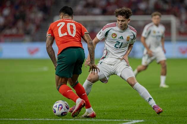 Hungary v Portugal - FIFA World Cup, WM, Weltmeisterschaft, Fussball 2026 Qualifier Joao Cancelo of Portugal competes for the ball with Alex Toth of Hungary during the FIFA 2026 World Cup Qualifiers match at Puskas Arena in Budapest, Hungary, on September 9, 2025. Budapest Hungary  Copyright: xRobertxSzaniszlox originalFilename:szaniszlo-notitle250909_npB6v.jpg