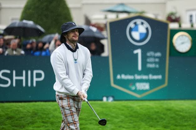 10th September 2025; Wentworth Club, London, England; The BMW PGA, Golf Herren Championship Golf Practice Day 2; Tom Grennan in action on the 1st tee  HenningxvonxJagow