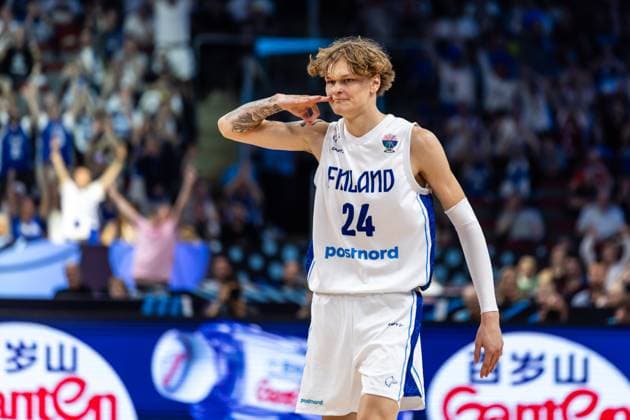 LAT, Eurobasket 205, European Basketball Championship, quarter-finals, Finland Georgia 10 09 2025, Riga Arena, Riga, LAT, Eurobasket 205, European Basketball Championship, quarter-finals, Finland Georgia Miikka Muurinen Finland, No 24 cheers Â Photo Alexander Trienitz Riga Riga Arena Riga Latvia