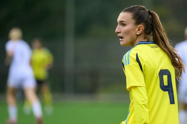 250910 Swedens Rona Krasniqi during the F16 national football match between Sweden and Norway on September 10, 2025 in Örnsköldsvik  Copyright: JONASxFORSBERG BB250910BB220