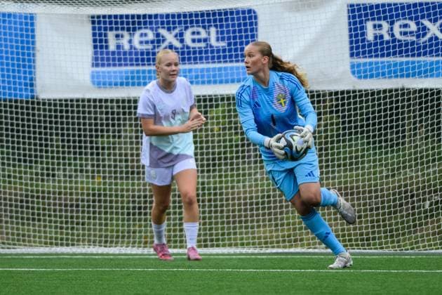 250910 Swedens goalkeeper Hanna Karlsson during the F16 national football match between Sweden and Norway on September 10, 2025 in Örnsköldsvik  Copyright: JONASxFORSBERG BB250910BB223