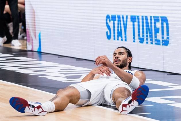 FIBA EuroBasket 2025 Finland Georgia 10 09 2025 Miro Little Finland, 1 on the floor In the background Stay Tuned FIBA EuroBasket 2025 Finland Georgia Riga, Arena Riga on 10 09 2025 Copyright: xBEAUTIFULxSPORTS Wunderlx