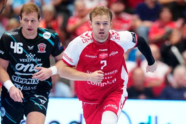 Denmark EHF Champions League Veszprem s Dragan Pechmalbec, left, and Aalborg s Thomas Arnoldsen during the EHF Champions League men s handball match between Aalborg Handball and One Veszprém HC at Sparekassen Danmark Arena in Aalborg on Wednesday, September 10, 2025 Photo Henning Bagger Scanpix 2025 , Aalborg Denmark  Copyright: HenningxBaggerx spdk20250910-185044-L