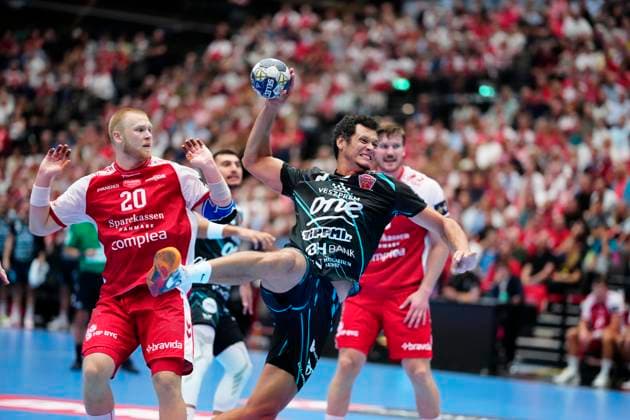Denmark EHF Champions League Veszprem s Thiagus Petrus and Aalborg s Felix Möller during EHF Champions League men s handball match between Aalborg Handball and One Veszprém HC at Sparekassen Danmark Arena in Aalborg on Wednesday, September 10, 2025 Photo Henning Bagger Scanpix 2025 , Aalborg Denmark  Copyright: HenningxBaggerx spdk20250910-191436-L