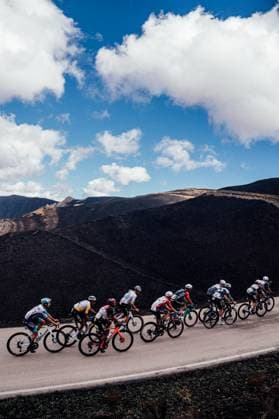 2025 Vuelta Ciclista a Espana Stage 17 Picture by Zac Williams SWpix.com - 10 09 2025 - Cycling - 2025 Vuelta Ciclista a Espana Stage 17, O Barco de Valderras to Alto de El Morredero, Spain - Dropped riders make their way up the final climb. Copyright: x xSWpix.comx(t axPhotographyxHubxLtd)xZacxWilliams SWpix.comx SWP-2645