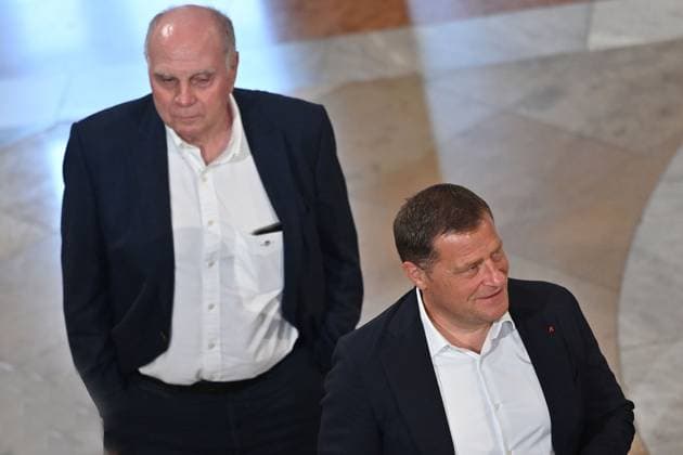 Max EBERL (Sportvorstand FC Bayern Muenchen),hi: Uli HOENESS (Höness,Ehrenpraesident Bayern Muenchen). Markus SOEDER (Ministerpraesident Bayern und CSU Vorsitzender) empfaengt die Meistermannschaften des FC Bayern in der Staatskanzlei in Muenchen am 10.09.2025, *** Max EBERL Sports Director FC Bayern Muenchen ,hi Uli HOENESS Höness,Honorary President Bayern Muenchen Markus SOEDER State Premier of Bavaria and CSU Chairman receives the champion teams of FC Bayern in the State Chancellery in Munich on 10 09 2025,