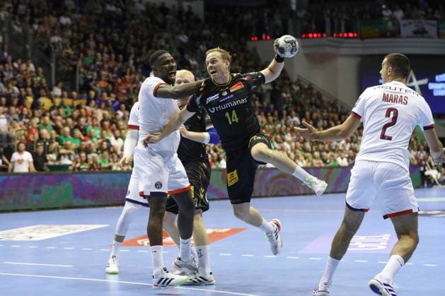 10 09 2025, xtgx, Handball, EHF Champions League, SC Magdeburg Paris Saint Germain v l Karl Konan Paris, 7 , Omar Ingi Magnusson Magdeburg, 14 throws goal, goal scorer, scores goal, scores the goal Magdeubrg