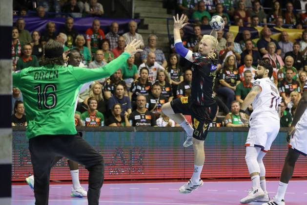10 09 2025, xtgx, Handball, EHF Champions League, SC Magdeburg Paris Saint Germain v l Magnus Saugstrup Magdeburg, 23 throws goal, goal scorer, scores goal, scores the goal Magdeubrg