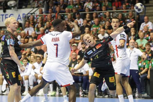 10 09 2025, xgox, Handball, EHF Champions League, SC Magdeburg Paris Saint Germain v l Magnus Saugstrup Magdeburg, 23 , Karl Konan Paris, 7 , Omar Ingi Magnusson Magdeburg, 14 , duel, duel, fight, tackle Magdeburg