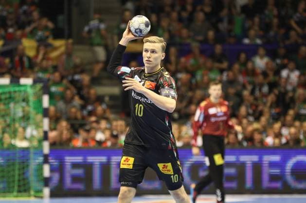 10 09 2025, xgox, Handball, EHF Champions League, SC Magdeburg Paris Saint Germain v l Gisli Thorgeir Kristjansson Magdeburg, 10 am Ball, plays the ball Magdeburg