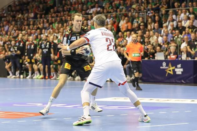 10 09 2025, xgox, Handball, EHF Champions League, SC Magdeburg Paris Saint Germain v l Felix Claar Magdeburg, 7 , Luka Karabatic Paris, 22 duel, duel, fight, tackle Magdeburg