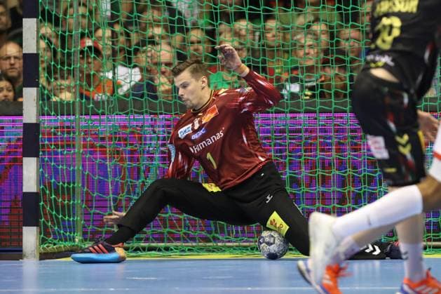 10 09 2025, xtgx, Handball, EHF Champions League, SC Magdeburg Paris Saint Germain v l Sergey Hernandez Ferrer Magdeburg, 1 save, holds the ball, catches the ball, parries Magdeubrg