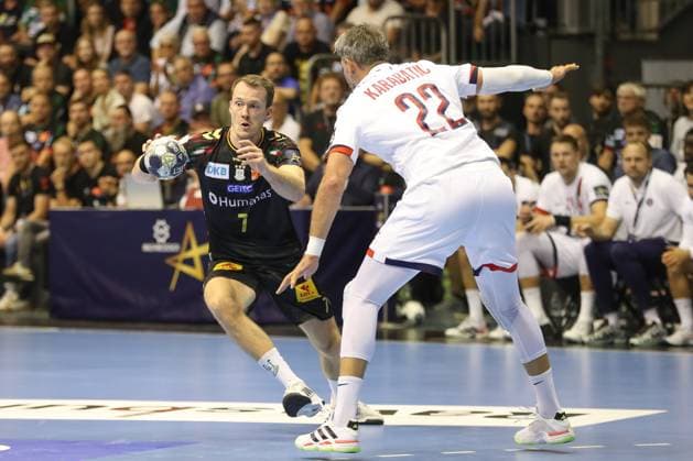 10 09 2025, xgox, Handball, EHF Champions League, SC Magdeburg Paris Saint Germain v l Felix Claar Magdeburg, 7 , Luka Karabatic Paris, 22 duel, duel, fight, tackle Magdeburg