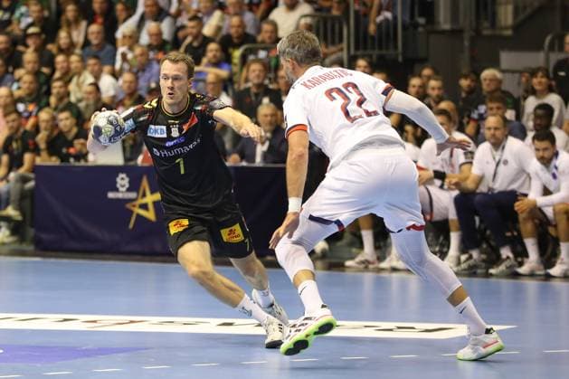10 09 2025, xgox, Handball, EHF Champions League, SC Magdeburg Paris Saint Germain v l Felix Claar Magdeburg, 7 , Luka Karabatic Paris, 22 duel, duel, fight, tackle Magdeburg
