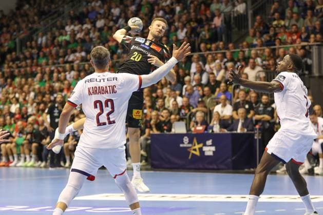 10 09 2025, xgox, Handball, EHF Champions League, SC Magdeburg Paris Saint Germain v l Philipp Weber Magdeburg, 20 throws goal, Torschuetze, scores goal, Treffer, scores the goal Magdeburg
