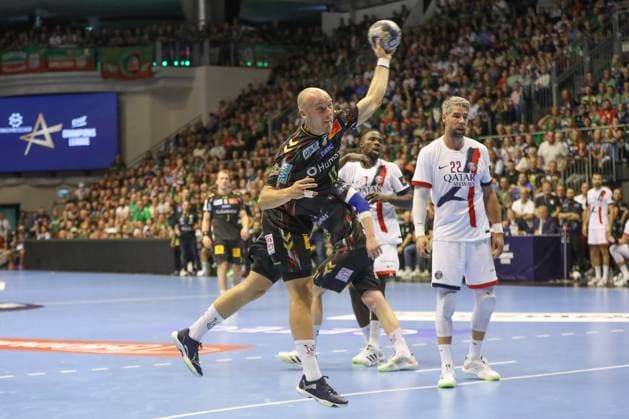 10 09 2025, xgox, Handball, EHF Champions League, SC Magdeburg Paris Saint Germain v l Daniel Pettersson Magdeburg, 11 throws goal, goal scorer, scores the goal Magdeburg