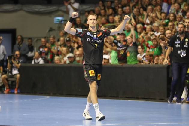 10 09 2025, xgox, Handball, EHF Champions League, SC Magdeburg Paris Saint Germain v l Felix Claar Magdeburg, 7 Jubel, Torjubel, jubelt ueber das Tor, celebrate the goal, celebration Magdeburg