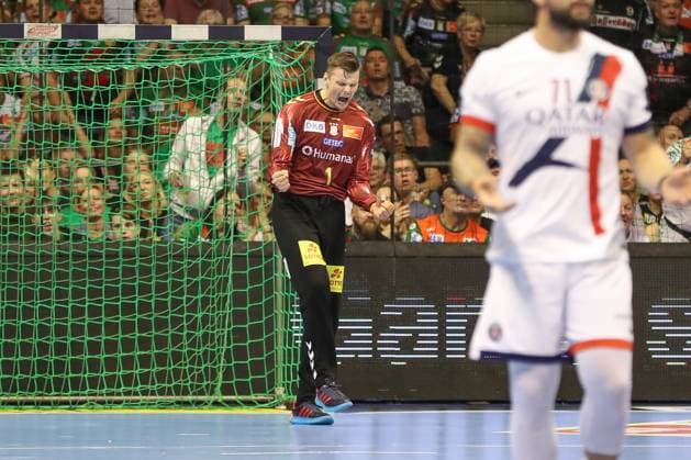 10 09 2025, xgox, Handball, EHF Champions League, SC Magdeburg Paris Saint Germain v l Sergey Hernandez Ferrer Magdeburg, 1 cheer, goal celebration, celebrate the goal, celebration Magdeburg