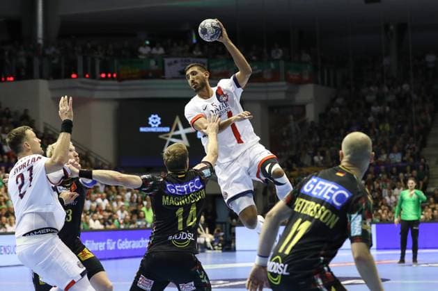 10 09 2025, xtgx, Handball, EHF Champions League, SC Magdeburg Paris Saint Germain v l Omar Ingi Magnusson Magdeburg, 14 , Yahia Khaled Fathy Omar Paris, 5 duel, duel, fight, tackle Magdeubrg