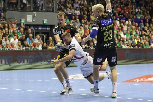 10 09 2025, xtgx, Handball, EHF Champions League, SC Magdeburg Paris Saint Germain v l Felix Claar Magdeburg, 7 , Luc Steins Paris, 6 duel, duel, fight, tackle Magdeubrg