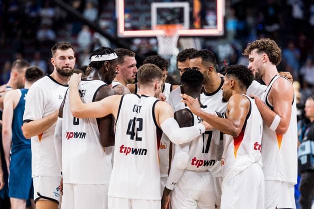 FIBA EuroBasket 2025 Germany Slovenia 10 09 2025 Team circle Germany after the victory FIBA EuroBasket 2025 Germany Slovenia Riga, Arena Riga on 10 09 2025 Copyright: xBEAUTIFULxSPORTS Wunderlx