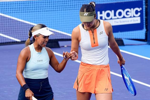 WTA GUADALAJARA 250 OPEN WTA GUADALAJARA 250 OPEN ANEY GLEASON VS SANTAMARIA TANG 10092025 GUADALAJARA, JALISCO Action photo of Sabrina Santamaria and Quianhui Tang, during day 3 the WTA Guadalajara 250 Open, held at the Centro Panamericano de Tenis of Guadalajara, Jalisco, Mexico Action photo of Sabrina Santamaria and Quianhui Tang, during day 3 the WTA Guadalajara 250 Open, held at the Centro Panamericano de Tenis of Guadalajara, Jalisco, Mexico PHOTO BY IMAGENSHOP AGENCIA FOTOGRAFICA GUADALAJARA JALISCO MEXICO Copyright: xIMAGENSHOPxAGENCIAxFOTOGRAFICAx
