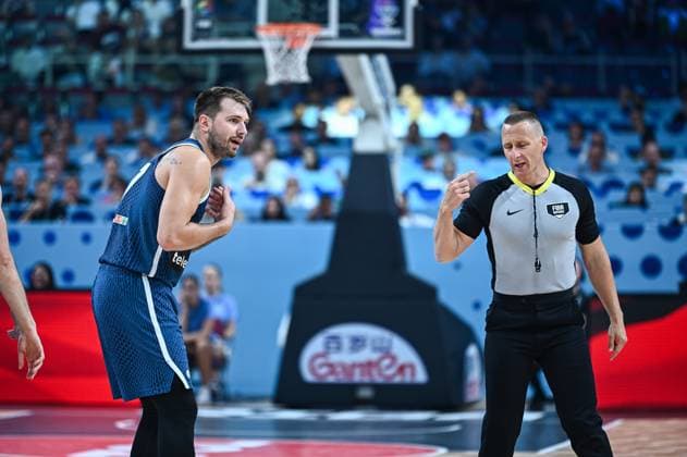 77 Luka Doncic of Slovenia plays during the FIBA EuroBasket 2025, Quarter-Finals match between Germany and Slovenia at Xiaomi Arena on September 10, 2025, in Riga, Latvia.  Copyright: xStefanosxKyriazis IPAxSportx xipa-agency.netx xx IPA_64682465 IPA_Agency_IPA64682465