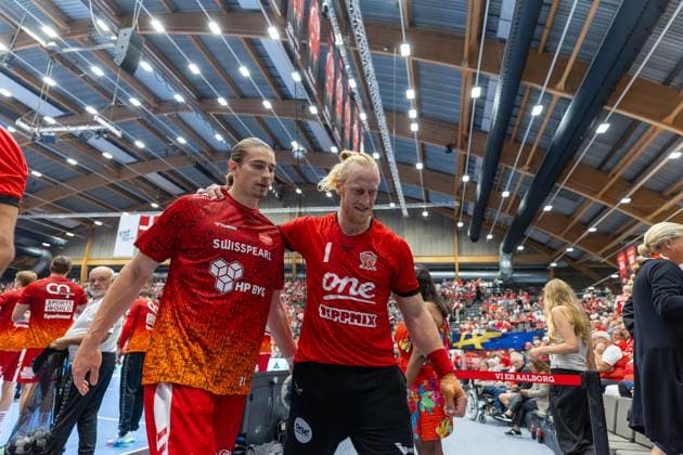 Aalborg Handball v One Veszprem HC, EHF Champions League Handball, Aalborg, Denmark Aalborg, Denmark. 10th, September 2025. Mikael Appelgren (1) of One Veszprem HC seen with Juri Knorr (21) of Aalborg Handball ahead of the EHF Champions League match between Aalborg Handball and One Veszprem HC at Sparekassen Danmark Arena in Aalborg. Denmark, Aalborg  Copyright: xGonzalesxPhoto MadsxAndersenx
