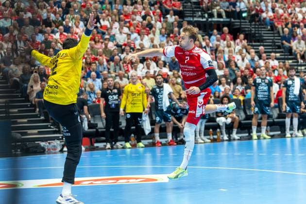 Aalborg Handball v One Veszprem HC, EHF Champions League Handball, Aalborg, Denmark Aalborg, Denmark. 10th, September 2025. Thomas Arnoldsen (7) of Aalborg Handball seen in the EHF Champions League match between Aalborg Handball and One Veszprem HC at Sparekassen Danmark Arena in Aalborg. Denmark, Aalborg  Copyright: xGonzalesxPhoto MadsxAndersenx
