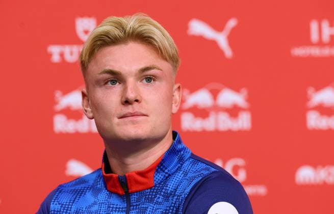 Leipzig, 11 09 2025, Red Bull Academy, Football, 1 Bundesliga, RB Leipzig , Press conference , Presentation of new signing Conrad Harder , In the picture Conrad Harder , For editorial use only Only editorial use , Picture Point