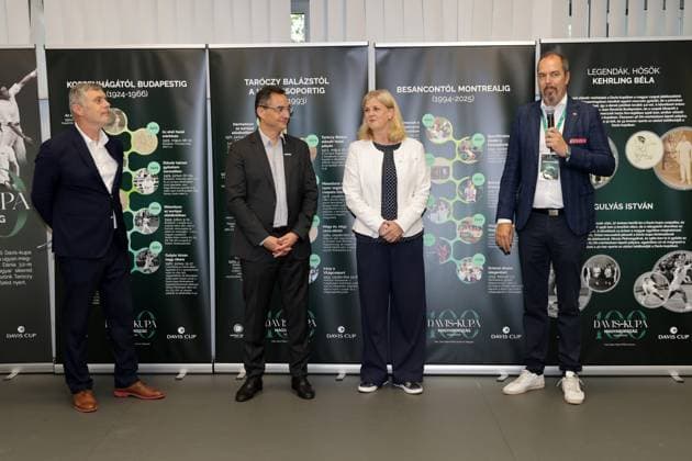 TENNIS - Davis Cup, HUN vs AUT DEBRECEN,HUNGARY,11.SEP.25 - TENNIS - ITF Davis Cup, qualification round 2, Hungary vs Austria, preview, draw and press conference, PK, Pressekonferenz Image shows Erik Siklos, mayor Laszlo Papp (Debrecen), general secretary Petra Schmitt (Hungarian Tennis Association) and vice president Juergen Roth (OETV). GEPAxpictures xWalterxLuger