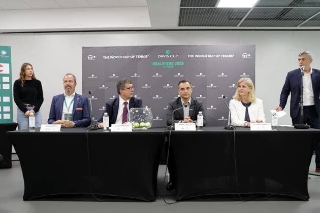 TENNIS - Davis Cup, HUN vs AUT DEBRECEN,HUNGARY,11.SEP.25 - TENNIS - ITF Davis Cup, qualification round 2, Hungary vs Austria, preview, draw and press conference, PK, Pressekonferenz Image shows vice president Juergen Roth (OETV), Javier Moreno (ITF), mayor Laszlo Papp (Debrecen) and general secretary Petra Schmitt (Hungarian Tennis Federation). GEPAxpictures xWalterxLuger