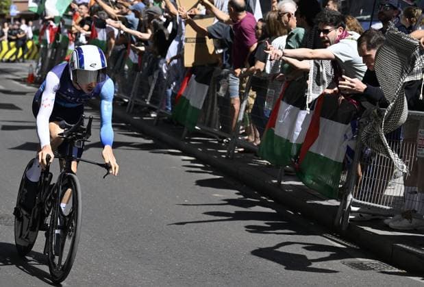 Spain’s La Vuelta cycling race cut short over protests against Israel VALLADOLID, SPAIN - SEPTEMBER 11: The 18th stage of Spain’s La Vuelta cycling race takes place in Valladolid, shortened due to anti-Israel demonstrations, on September 11, 2025. Originally planned as a 27.5-kilometer individual time trial, the stage was reduced to just 12 kilometers amid security concerns triggered by the protests. Burak Akbulut Anadolu Valladolid Spain. Editorial use only. Please get in touch for any other usage.  Copyright: x2025xAnadoluxBurakxAkbulutx