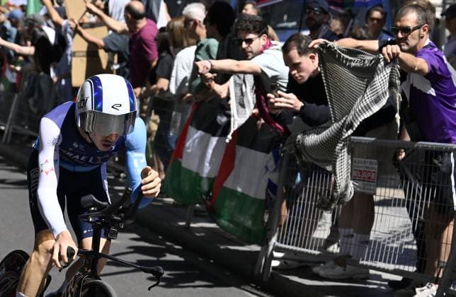 Spain’s La Vuelta cycling race cut short over protests against Israel VALLADOLID, SPAIN - SEPTEMBER 11: The 18th stage of Spain’s La Vuelta cycling race takes place in Valladolid, shortened due to anti-Israel demonstrations, on September 11, 2025. Originally planned as a 27.5-kilometer individual time trial, the stage was reduced to just 12 kilometers amid security concerns triggered by the protests. Burak Akbulut Anadolu Valladolid Spain. Editorial use only. Please get in touch for any other usage.  Copyright: x2025xAnadoluxBurakxAkbulutx