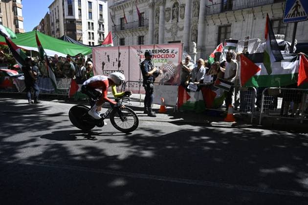 Spain’s La Vuelta cycling race cut short over protests against Israel VALLADOLID, SPAIN - SEPTEMBER 11: The 18th stage of Spain’s La Vuelta cycling race takes place in Valladolid, shortened due to anti-Israel demonstrations, on September 11, 2025. Originally planned as a 27.5-kilometer individual time trial, the stage was reduced to just 12 kilometers amid security concerns triggered by the protests. Burak Akbulut Anadolu Valladolid Spain. Editorial use only. Please get in touch for any other usage.  Copyright: x2025xAnadoluxBurakxAkbulutx